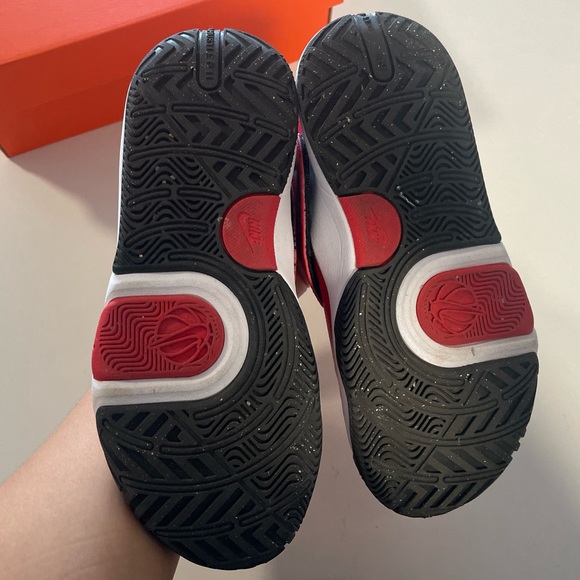 Red Nike Team Hustle sneakers - Picture 6 of 8